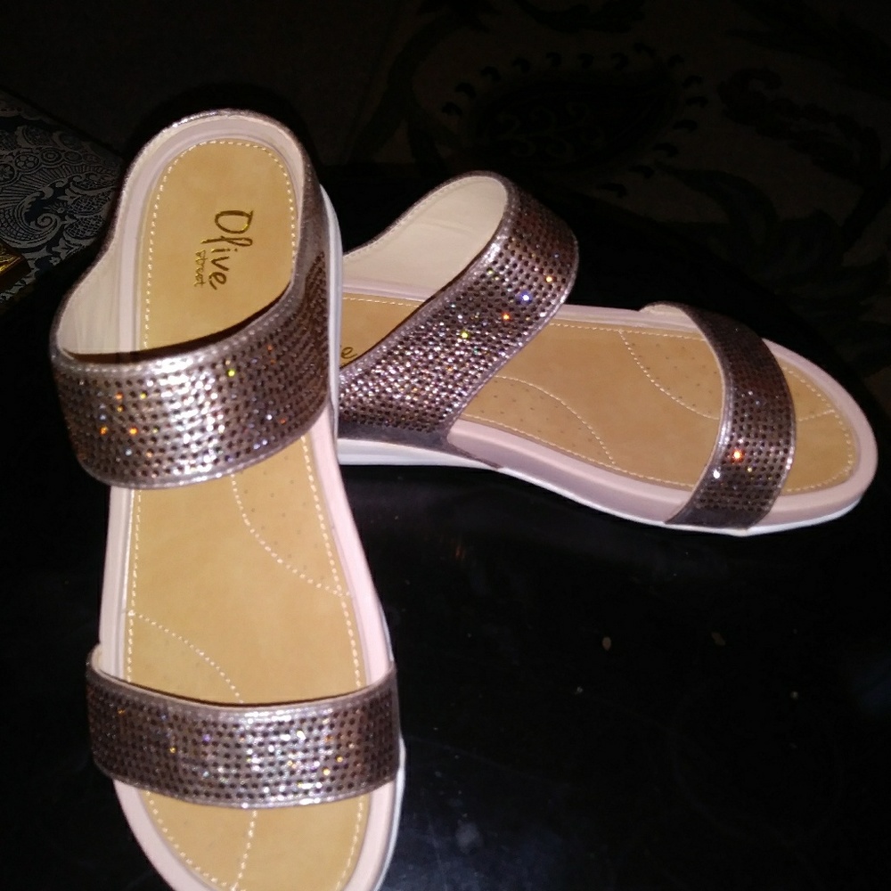 👾Olive street sandals